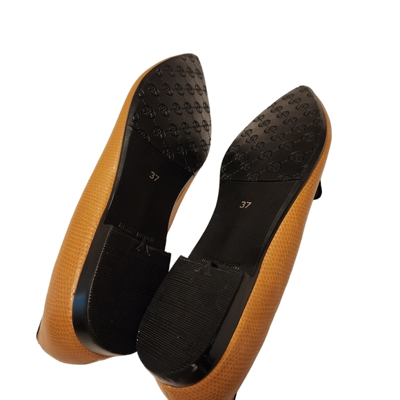 Viina Pointy Toe Flats - Picture 10 of 11